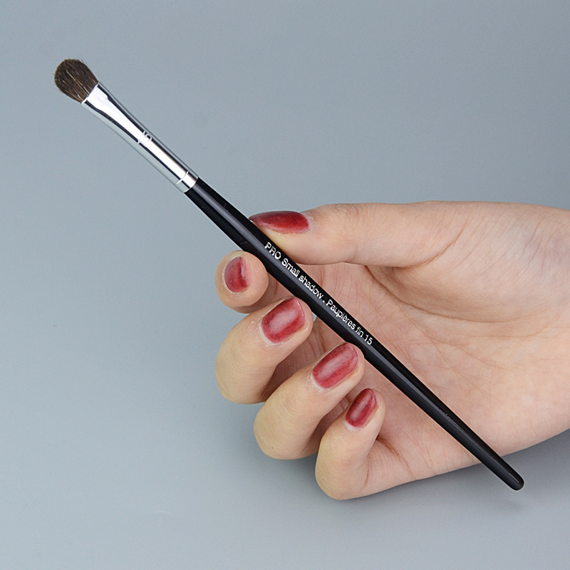 Silk No. 15 small eye shadow brush pony hair blending brush eye tail lying silkworm brush eyelid brush long pole Cangzhou makeup brush