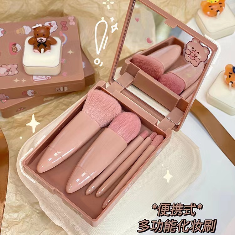 Xiao Hongshu recommends a pointillist blush brush, a portable powder brush for contouring, a full set of ultra-soft and fluffy small waist powder brushes.