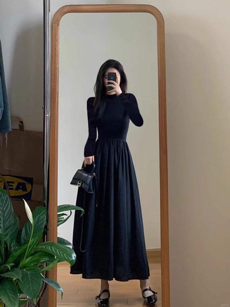 Black bottoming inner dress women's half turtleneck Hepburn style high-end little black dress autumn and winter 2023 new skirt