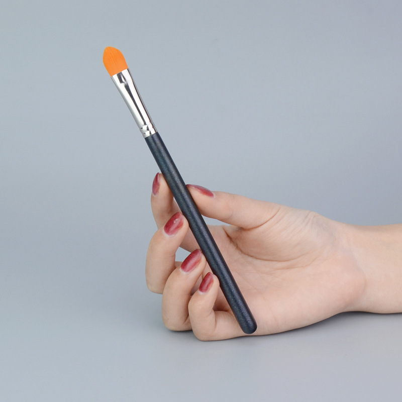 M 195 Conical Concealer Brush Flat Head Lip Brush Concealer Acne Marks Color Spot Concealer Brush Dark Circle Brush