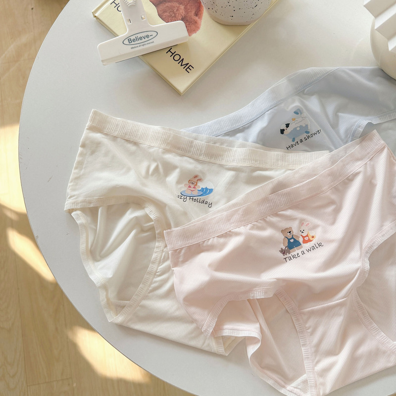 C430 girl's cute printed ice silk seamless skin-friendly butt-covering girl's mid-waist underwear close-fitting summer ice silk triangle