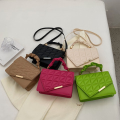 Stitched rhombus style small bag, new trendy Korean version, large-capacity commuting cross-body small square bag for women