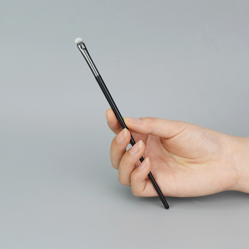 Wang Feifei recommends fillimill 511 eye shadow brush from the lower eyelid to the silkworm brush for details