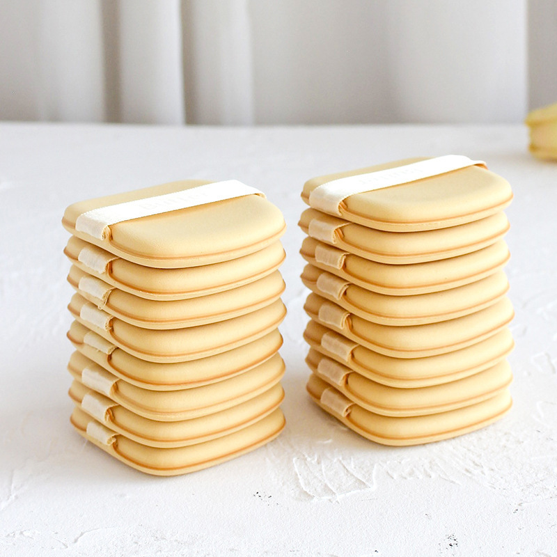 Guo Niu's butter biscuits become large when exposed to water. Cushion powder puff, stir-fried soft foundation, makeup tool, can be used on both sides.