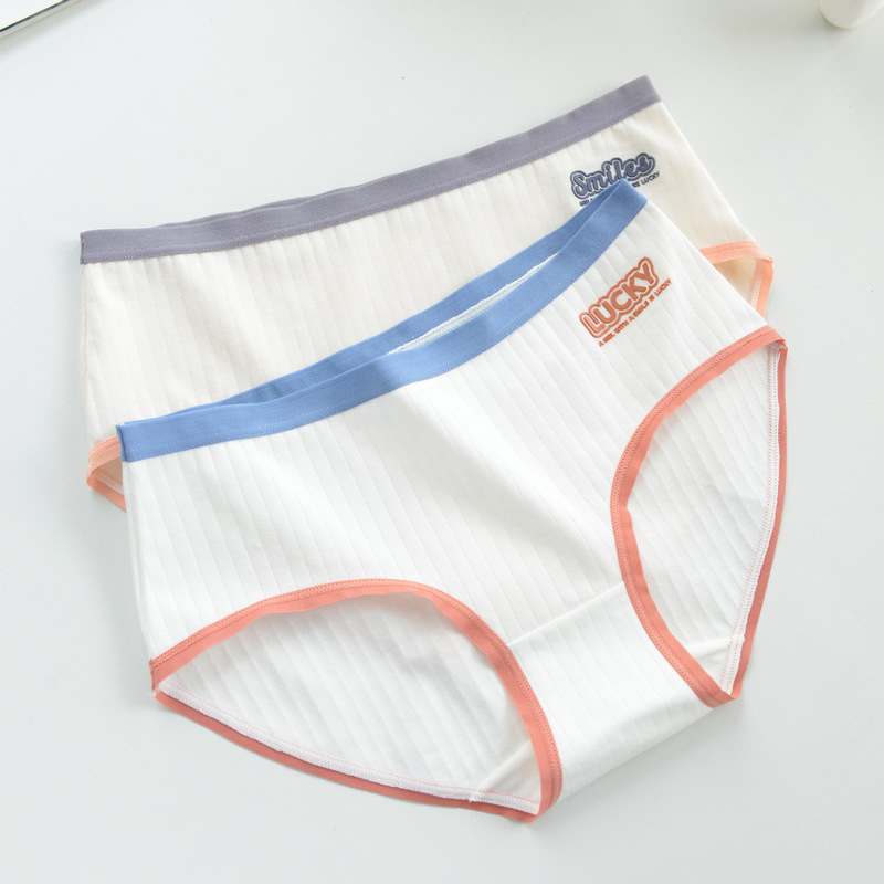 B155 contrasting letter combed cotton is soft, skin-friendly, breathable and comfortable, youthful color matching mid-waist girl underwear