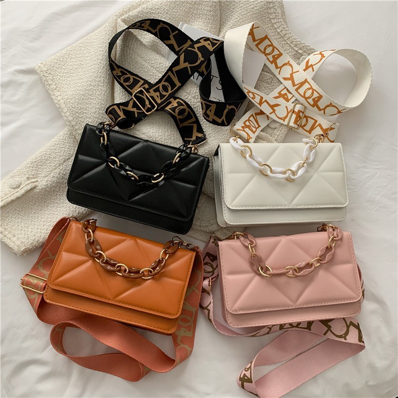 Textured chain shoulder bag for women, fashionable wide shoulder strap, fashionable shoulder bag, simple and versatile women's crossbody bag