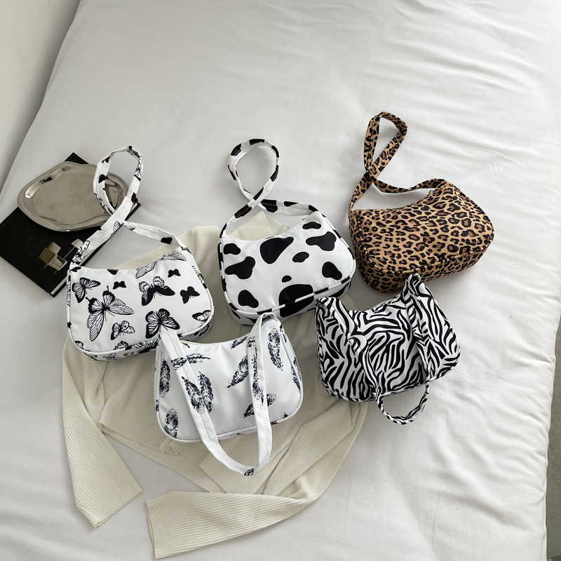 New trendy Korean style baguette bag, simple and stylish shoulder handbag, fashionable retro armpit small bag, women's bag