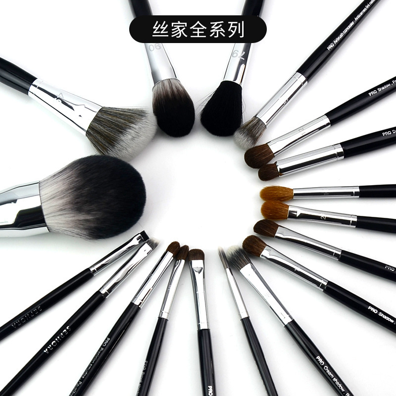 Silk Home's full range of powder brushes, blush brushes, contouring brushes, nose shadow blending brushes, eye shadow brushes and eyebrow brushes