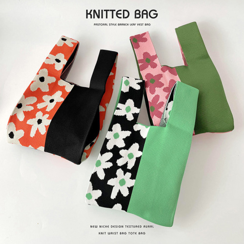 Niche design color-blocked small flower knitted shoulder handbag, versatile large-capacity tote bag