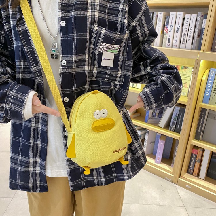 Cute, funny and personalized little bag for women, Korean version, college style, ugly and cute cartoon duck, soft girl student cross-body bag