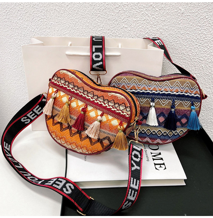 New bohemian style shoulder bag, fashionable tribal ethnic style tassel creative woven crossbody bag