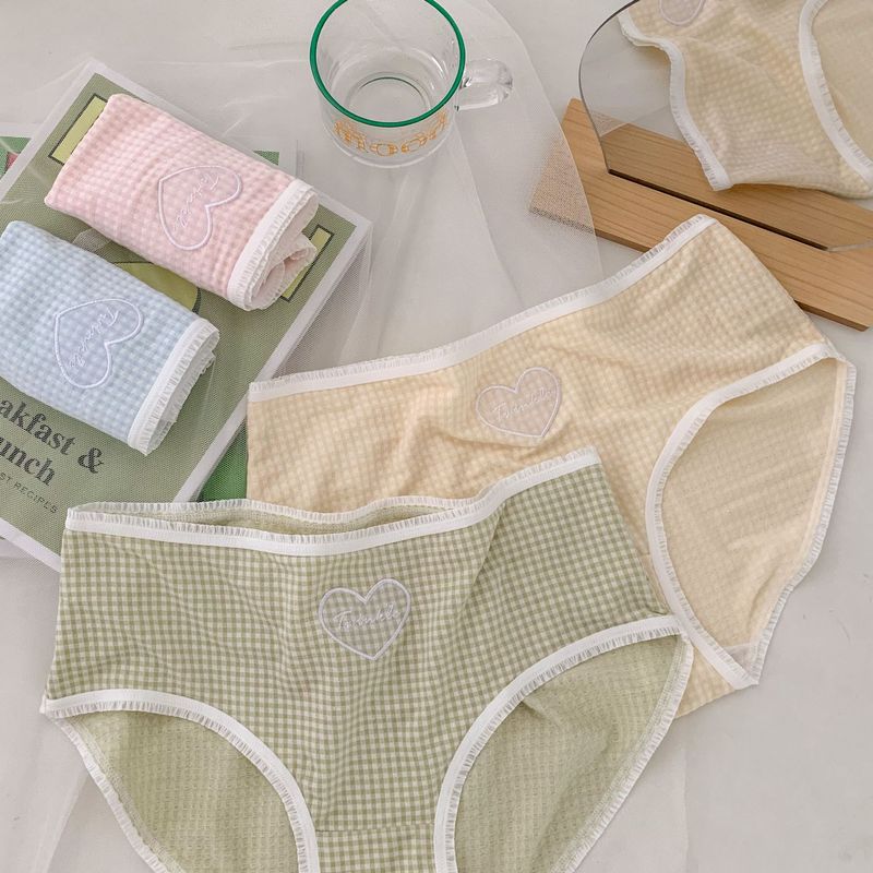 B248 Japanese sweet little fresh plaid love mid-waist girl underwear pure cotton crotch briefs