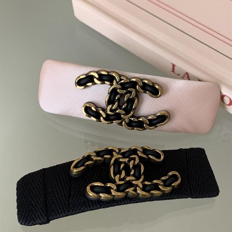 French YaoYiZun small fragrance letter hairpin for women 2023 new high-end bangs side clip side clip