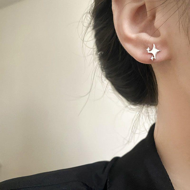 Designed asymmetrical four-pointed star earrings for women to sleep without taking off earrings, cool style, simple, compact and versatile