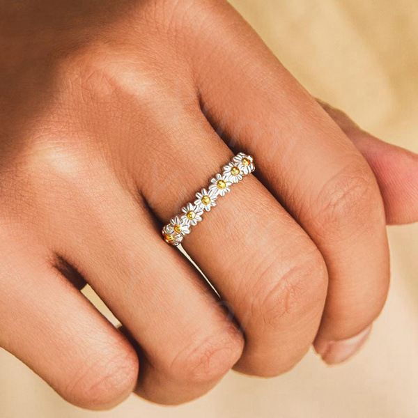 European and American cross-border jewelry, retro daisy ring for women, flower-shaped fashionable enamel with adjustable opening