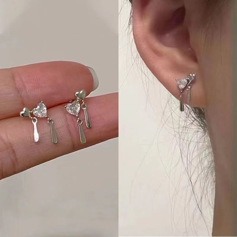 Heart-stirring double love earrings for women, niche design earrings, simple and elegant, versatile earrings for daily commuting