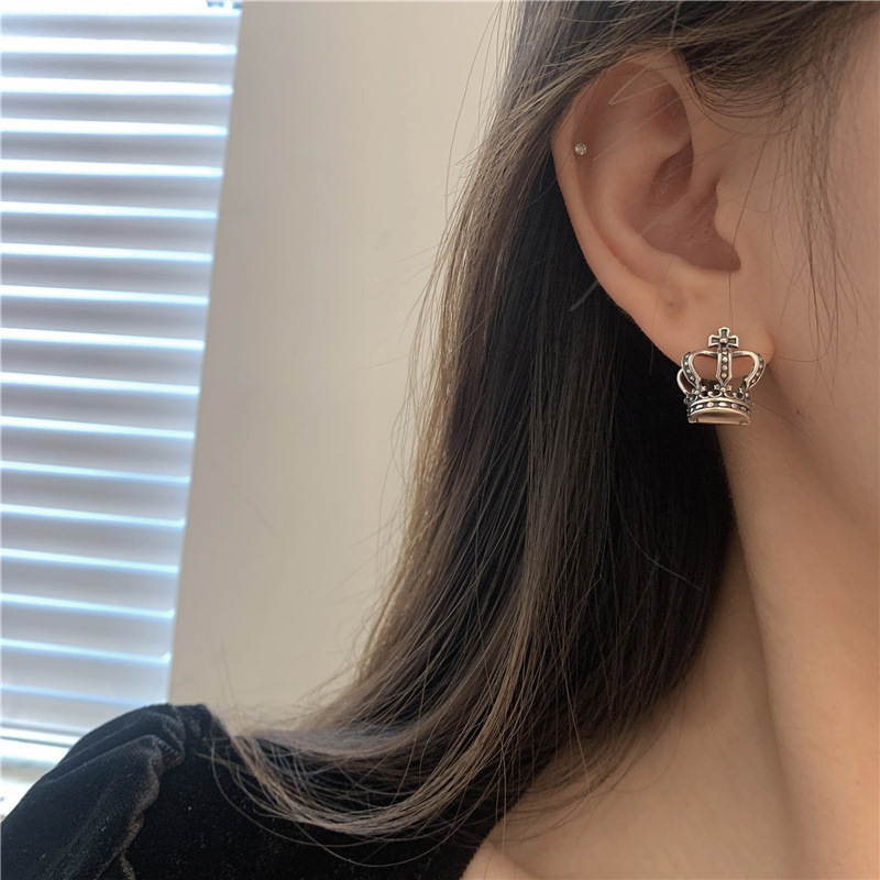 Unique design retro cross crown earrings women's ear buckles fashion niche light luxury earrings high-end ins style