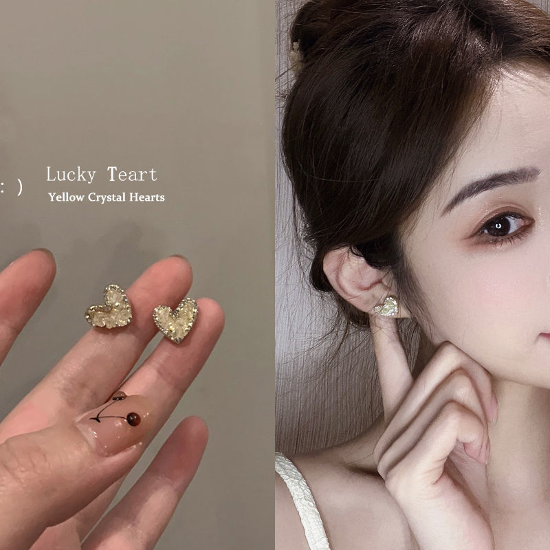 Small love earrings for women, niche design, sweet and cold style earrings, Korean style, simple, internet celebrity earrings