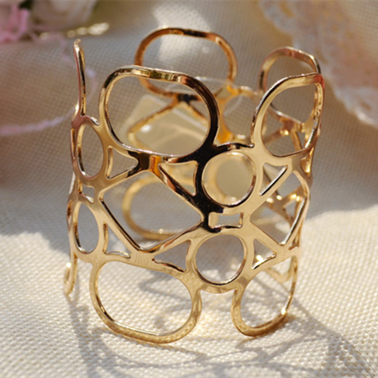 European and American bracelets for women, exaggerated bracelets, gold-plated hollow metal jewelry, European and American popular open wide bracelets