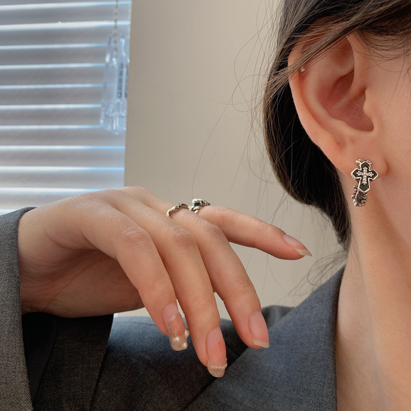 925 silver needle fashion retro zircon cross earrings women's niche design fashionable personality light luxury simple ear buckle