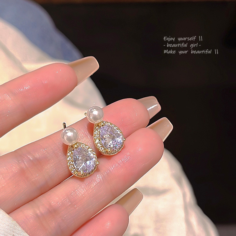 Super sparkly exquisite pearl drop earrings for women, sweet, high-end, niche design, fashionable and versatile earrings