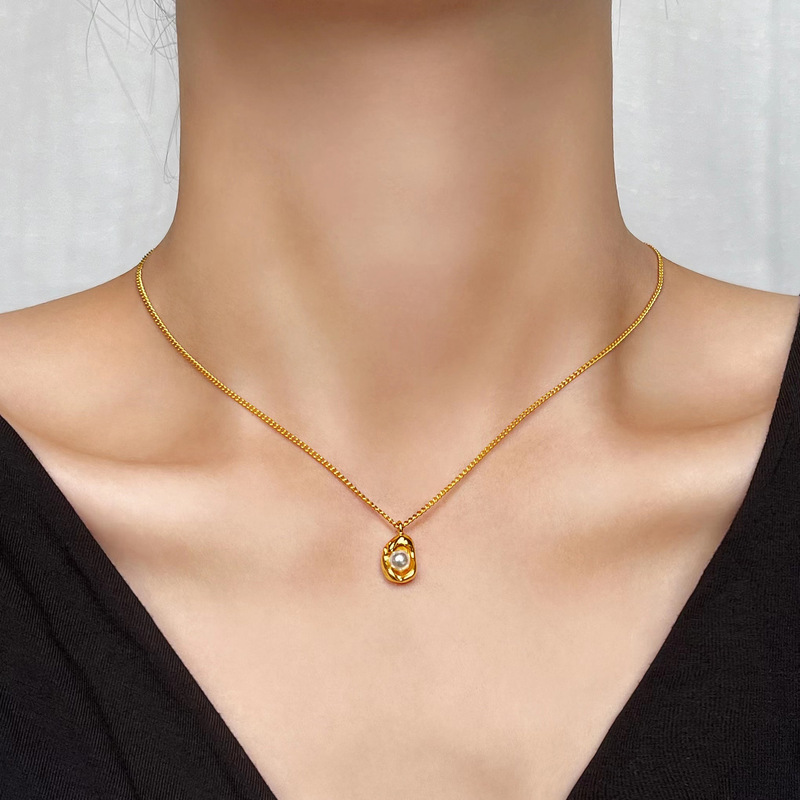 French peanut pearl necklace women's titanium steel 18k pea pearl pendant niche clavicle chain internet celebrity fashion new style