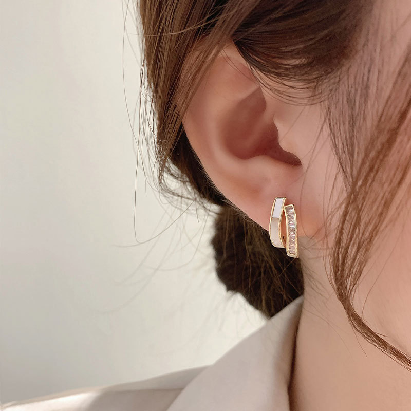 An exciting item!  Shell double-layer earrings, high-end, light luxury, diamond earrings, niche earrings, elegant women's simple earrings