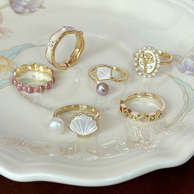 Niche design, high-end, fashionable and personalized pearl ring for women, adjustable mother-of-pearl retro ring, internet celebrity index finger ring
