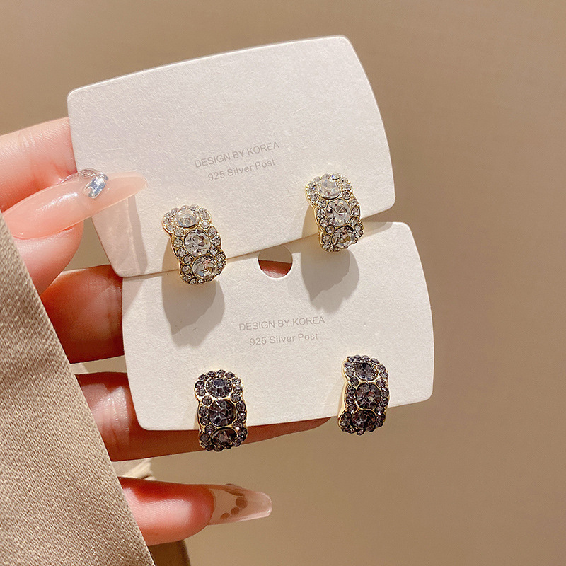Light luxury trend, fashionable diamond pattern, high-end earrings, female personality, versatile niche design earrings, earrings, earrings