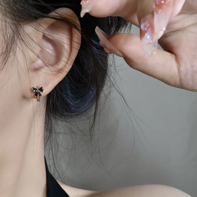 925 Silver Hepburn Style Black Bow Earrings Women's Retro Sweet Circle Earrings Stud Earrings Same Style