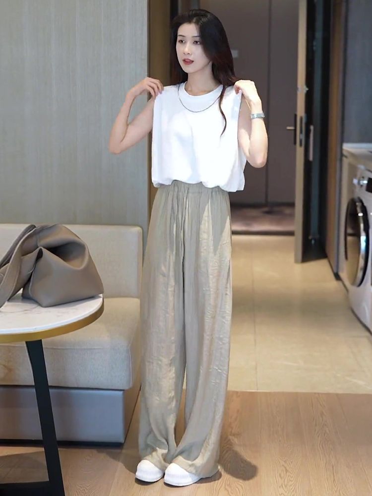 Summer clothes are paired with a complete set of fashionable and versatile sleeveless tops, women's high-waisted wide-leg pants, and a two-piece set that is popular among street celebrities.