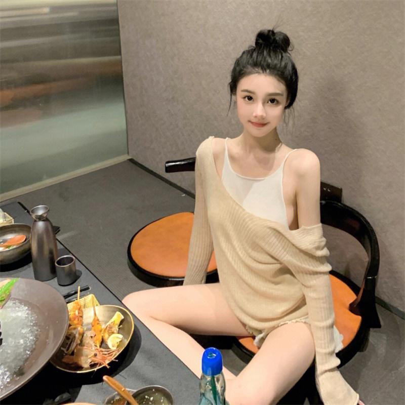 Autumn and winter new pure lust style V-neck fake two-piece bell sleeve pullover design niche knitted sweater sweater top for women