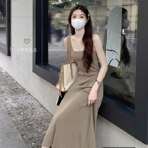 Design niche pleated suspender dress for women 2024 summer temperament waist slimming A-line inner long skirt