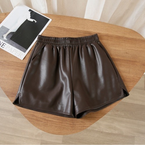 Elastic waist leather shorts for women, high-waisted autumn and winter new PU loose and versatile, western style, wide-leg outer wear, slim boot pants