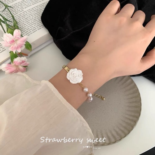 Super Fairy Rose Bracelet ~ French Pearl Butterfly Small Fragrance Camellia Temperament Retro Bracelet Bracelet for Women