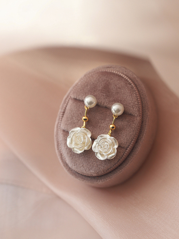 Camellia Pearl Earrings Niche Design High-end Earrings New Year's Fashion Unique Flower Earrings Women's Autumn
