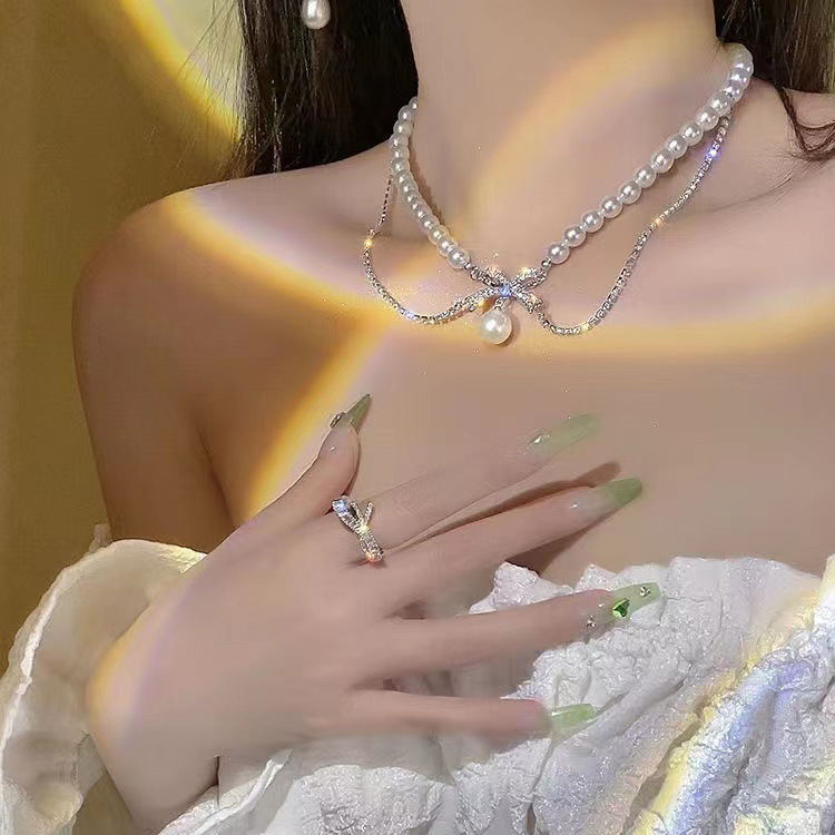Belated romance~French retro sparkling diamond bow pearl necklace women's design cold style clavicle chain