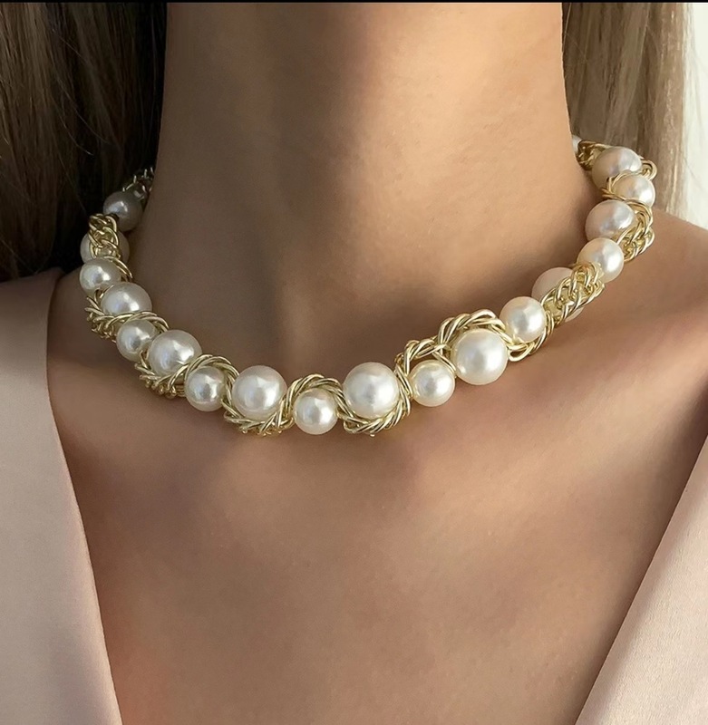 New trendy European and American handmade twist chain beaded personalized necklace for women, light luxury, cool style, fashionable temperament jewelry
