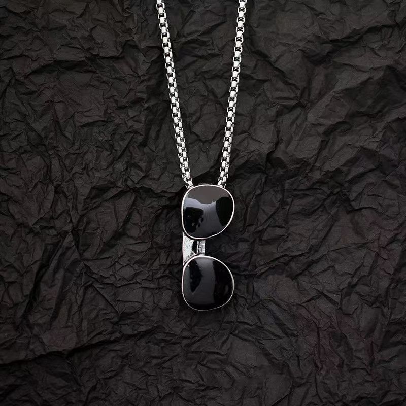 Super cool!  Sunglasses, sunglasses, trendy decorative necklace for men, punk hip-hop style design sweater chain for women