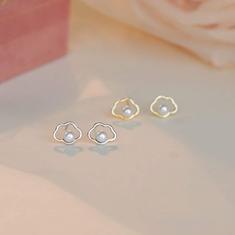 s925 simple and exquisite small cloud pearl earrings for women, sweet, fresh, cute, versatile, fashionable and light luxury earrings