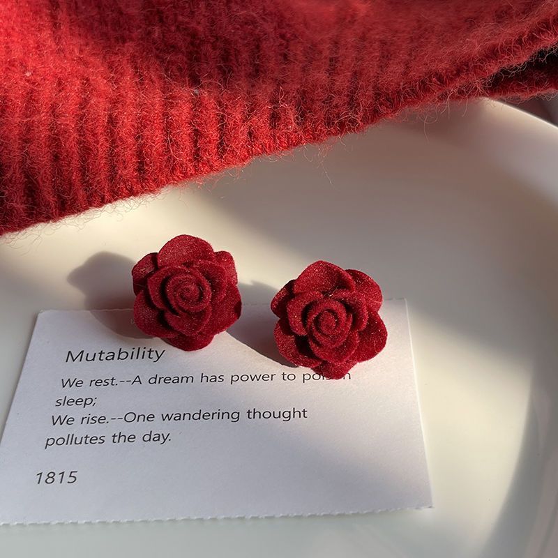 Retro flocked rose flower earrings, literary French style, burgundy, high-end, fairy-like, beautiful, autumn and winter ear clips, small and fresh