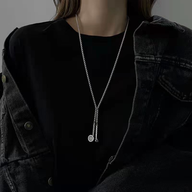 Pendant for men and women, versatile chain design, new simple ins, Japanese and Korean headphones, trendy niche necklace, collarbone for couples