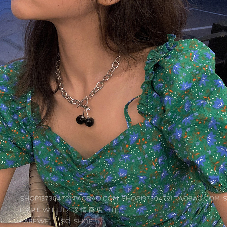 Super sweet and cool~Harajuku hot girl's personalized black cherry necklace ins cold style dark style female choker clavicle chain