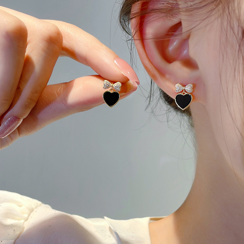New 925 Silver Needle Spades Earrings for Women Sweet and Cool Love Bow Earrings Niche Design Cold Style Earrings