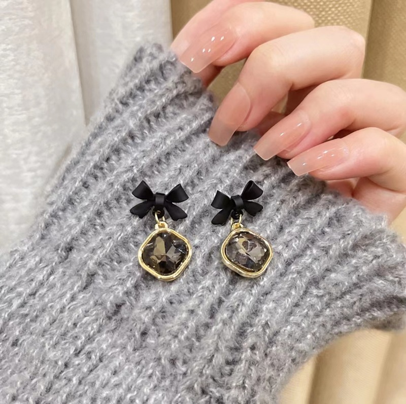 New year's new black lacquer bow square diamond earrings trendy women's niche design temperament fashion earrings