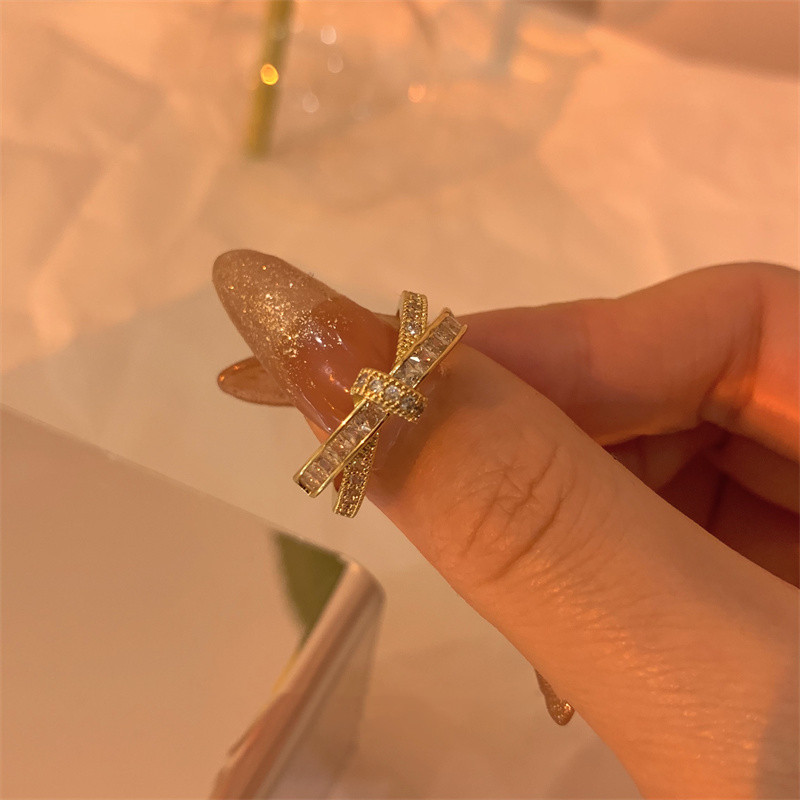 Super flash!  Ring ins niche design, light luxury, micro-paved zircon, exquisite and high-end ring, new trend in the year