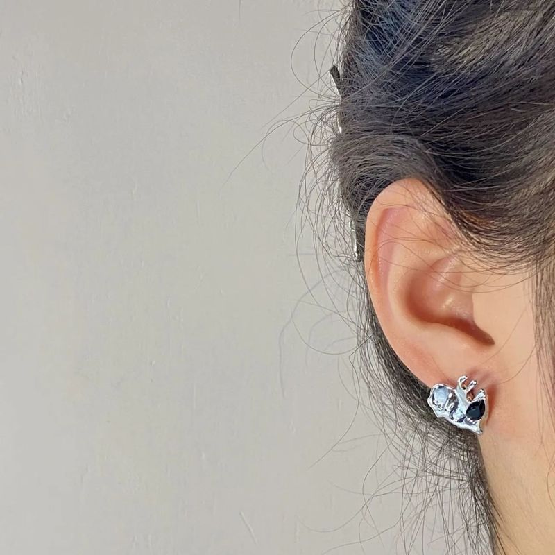 Black zircon love earrings niche design personality sweet cool girl texture cold style earrings earrings