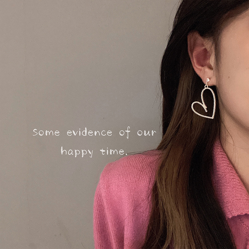 Japanese and Korean sweet love earrings new trendy asymmetrical earrings internet celebrity versatile pearl earrings for women