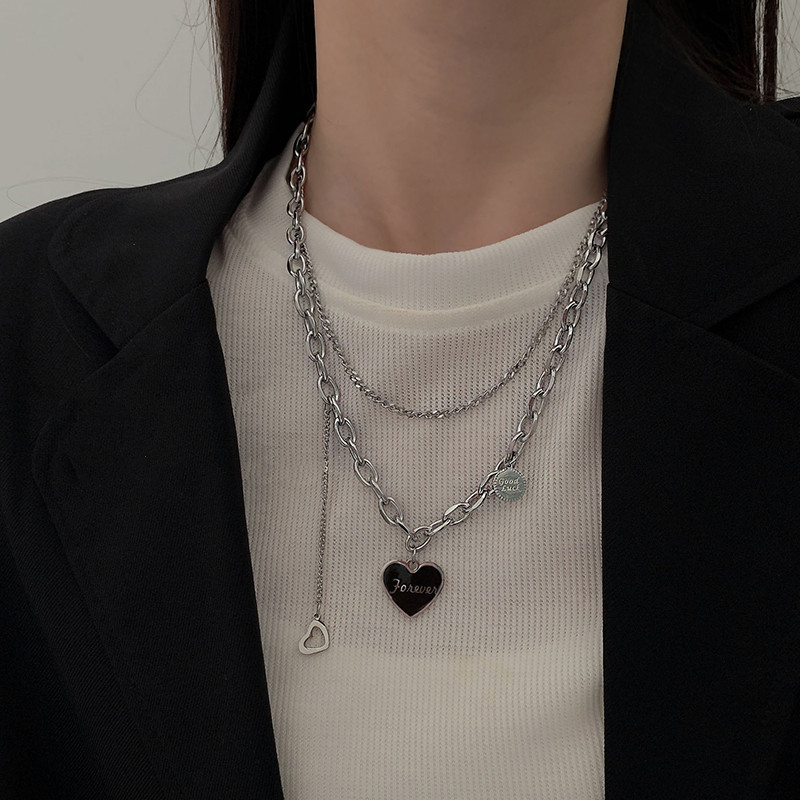 Korean retro double-layered love necklace for women, trendy niche design, clavicle chain sweatshirt, versatile accessories