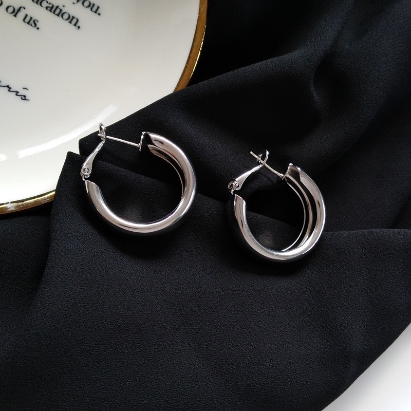 Korean Metal Geometric Circle Minimalist Glossy Large Hoop Earrings Personalized Hot Girl Exaggerated European and American Small Earrings